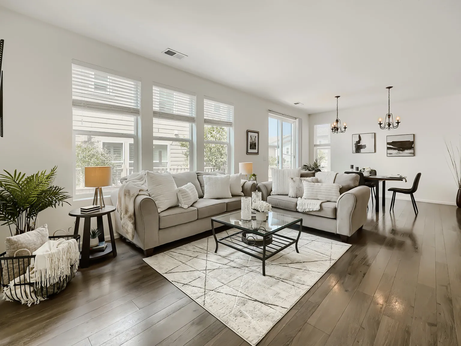 3 bed, 1996 sqft, $2,980 — Photo 4