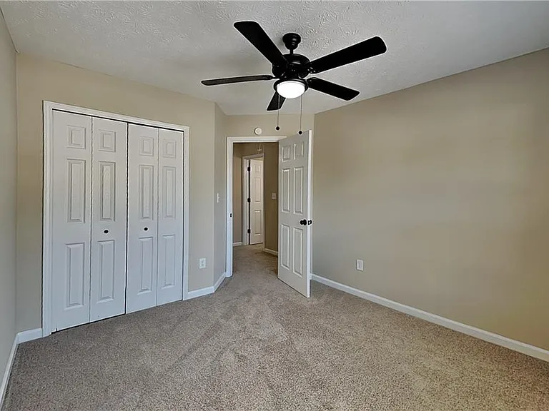 1045 Winthrope Chase Dr — Photo 11