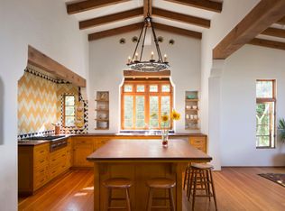 1011 San Carlos Rd, Santa Barbara, CA 93103