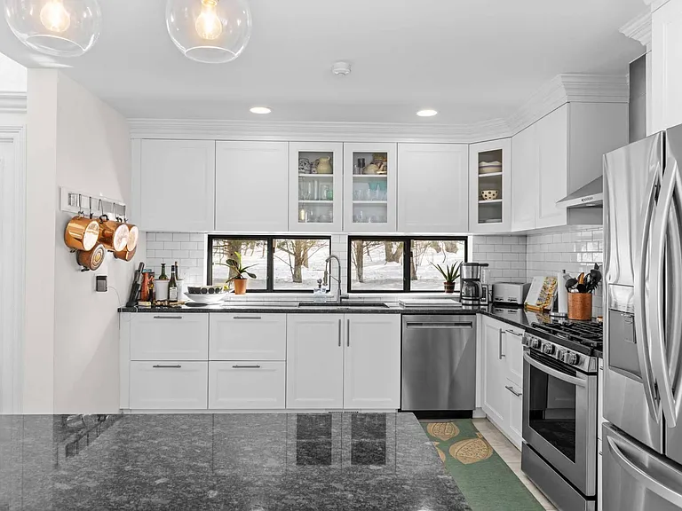 79 Spring Pond Ln — Photo 7