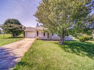 48 Lakeside Rd, Williamson, GA 30292