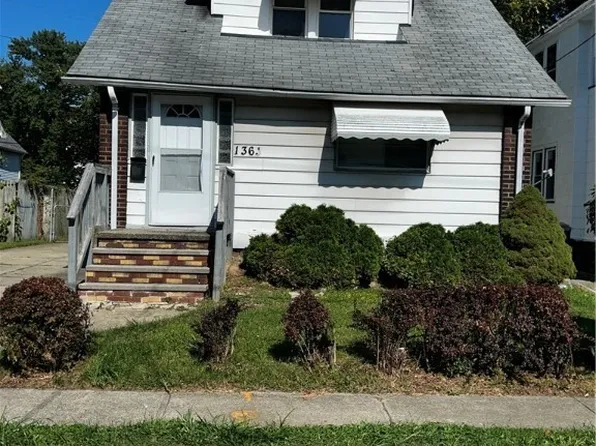 1363 Clearaire Rd, Cleveland, OH 44110