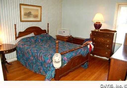 4th image of 317 Edwards Dr