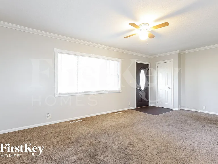 203 Caddy Ave — Photo 2
