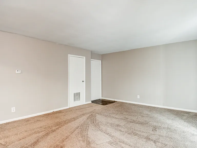 Fox Hunt Apartments — Photo 26