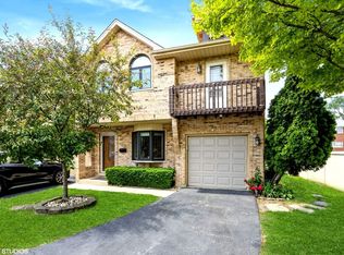 4518 Village Square Ln, Brookfield, IL 60513