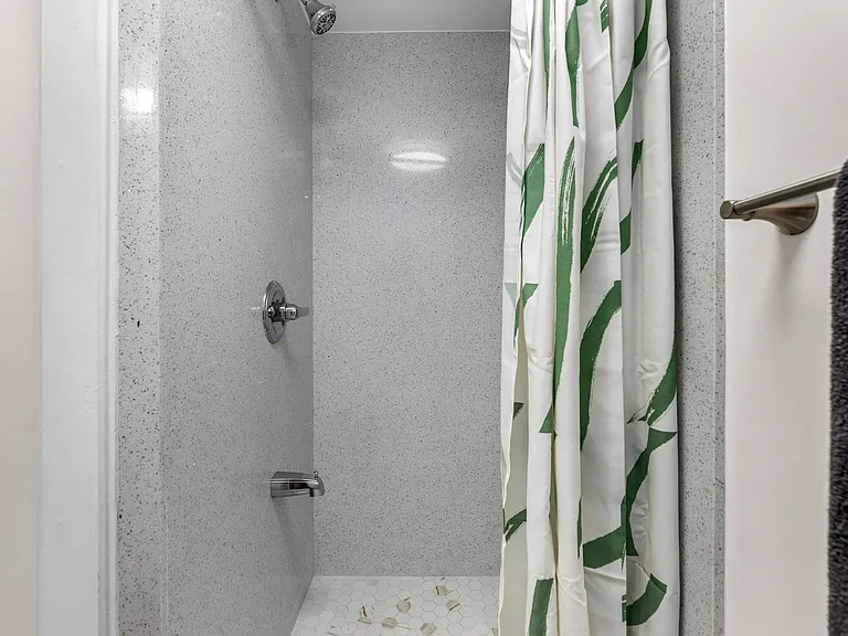 731 Amana St #703 — Photo 59