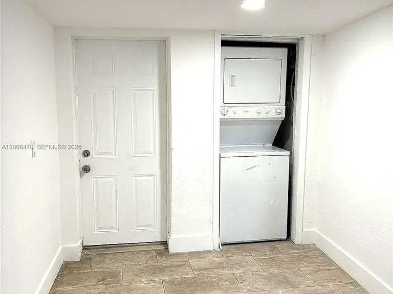 1416 SW 33rd Ct — Photo 4