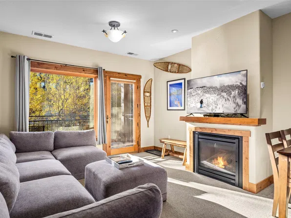 3820 Tamarack Ave #220, Whitefish, MT 59937
