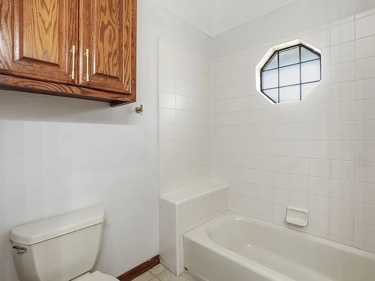 3102 NE Heritage Dr — Photo 33