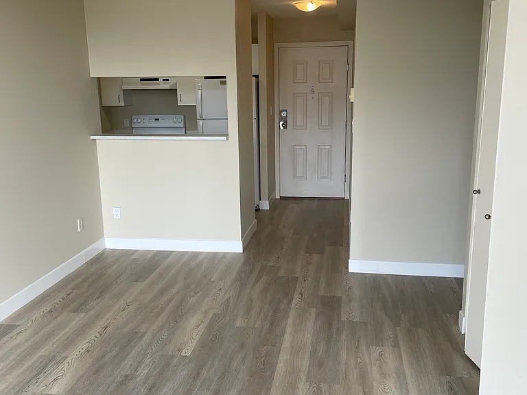 3528 Vanness Ave — Photo 42