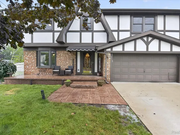 24011 Heritage Dr, Woodhaven, MI 48183
