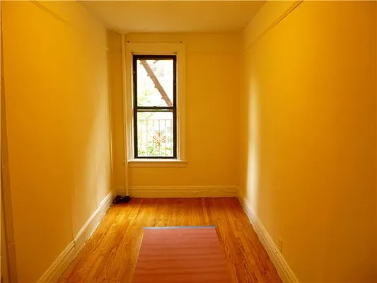 Rented by Siderow Residential Group | media 11