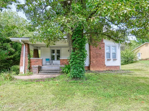 911 E Inskip Dr, Knoxville, TN 37912