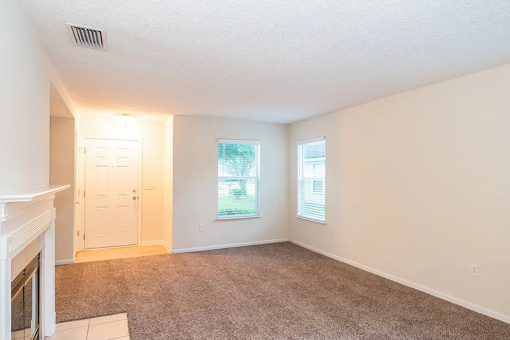 3 bed, 2.0 bath, 1336 sqft, $1,890 — Photo 4