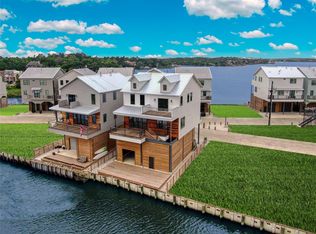 28 Cmdr Runco Ln, Seabrook, TX 77586