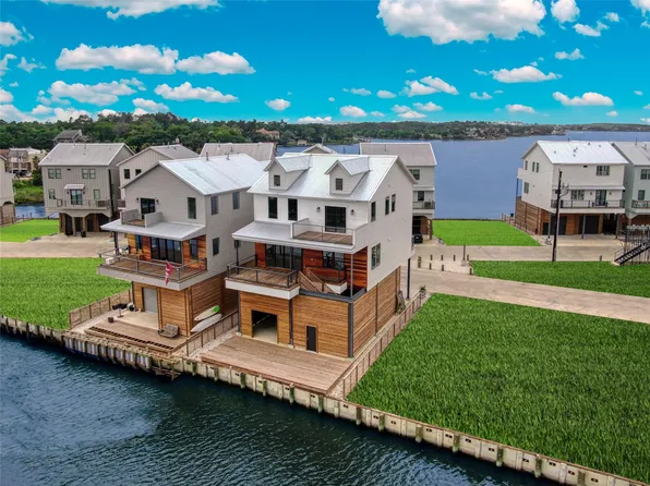 28 Cmdr Runco Ln, Seabrook, TX 77586