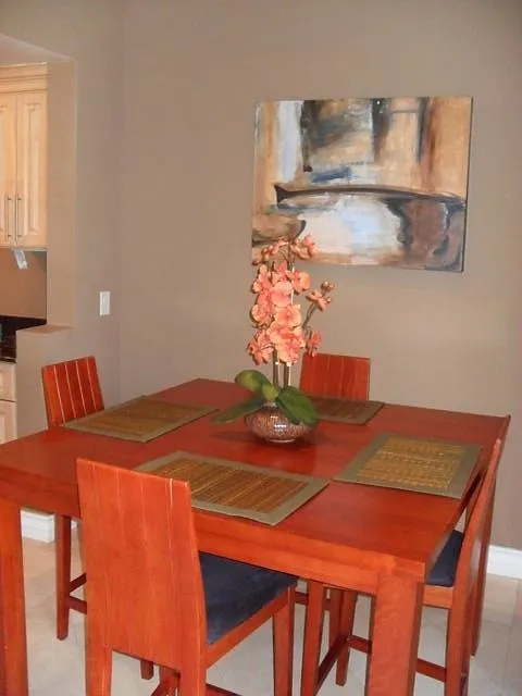 Meridian Luxury Top-Floor Condo with amazing Strip View (Electricity, Gas, and Internet included) — Photo 3