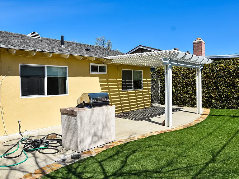 2318 E Coolidge Ave — Photo 39