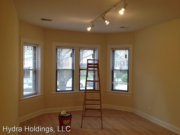 4th image of 4054-56 N Harding 3941 43 Belle Plaine #3