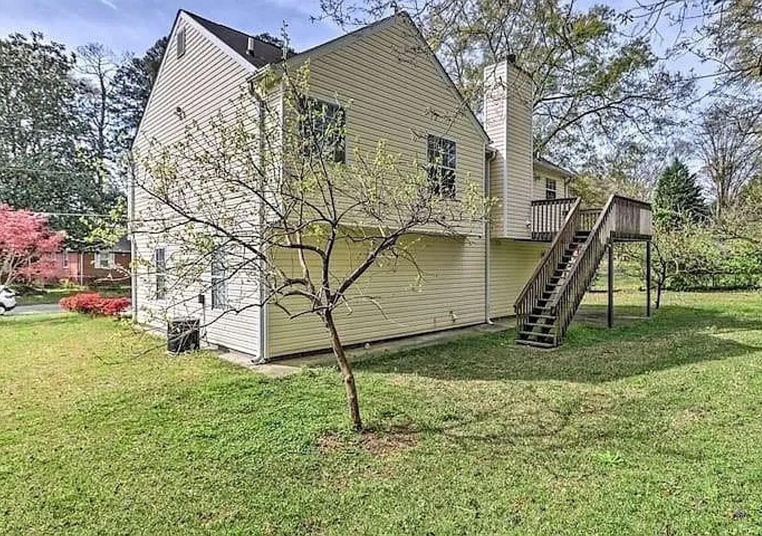 Room in 5 Bedroom Home at Oak Dr — Photo 2
