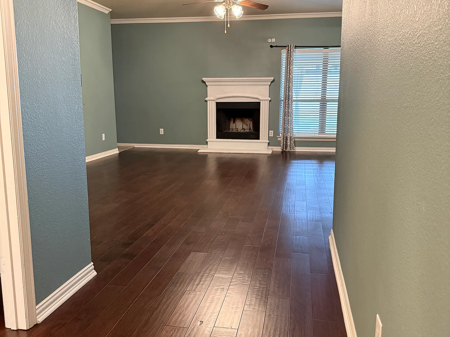 4 bed, 2749 sqft, $2,850 — Photo 2