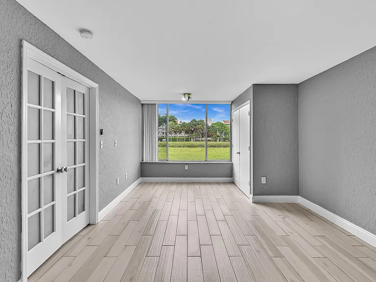 2851 N Oakland Forest Dr #111 — Photo 12