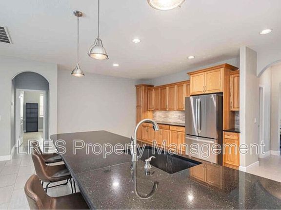 3rd image of 321 E Victoria Trails Blvd