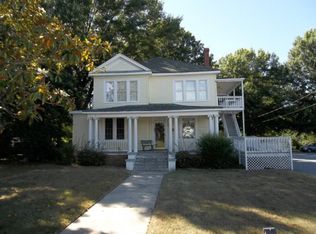 805 N Mecklenburg Ave, South Hill, VA 23970