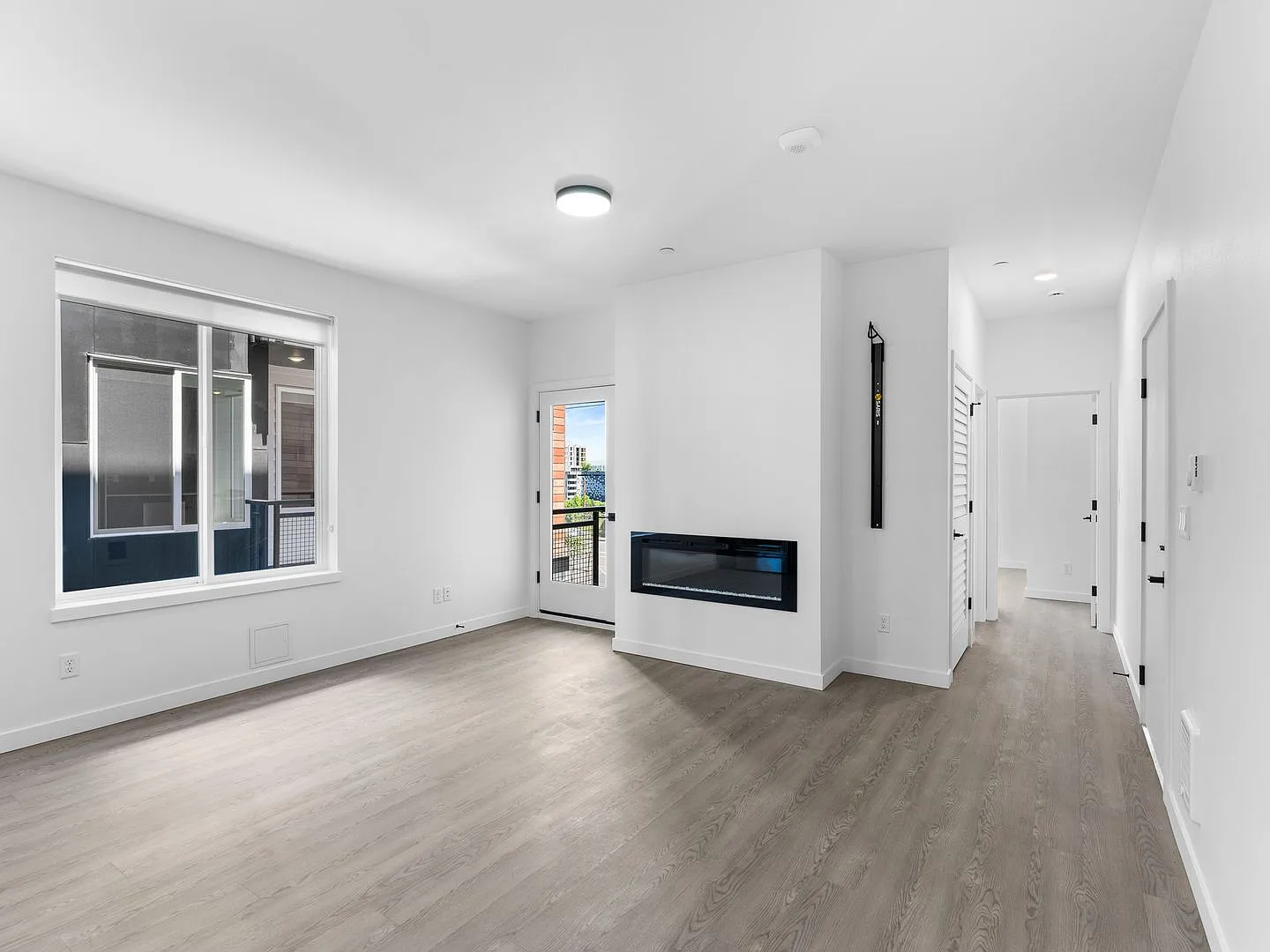 **4 Weeks Free Rent Upon Move In** | New Construction - Minutes From Downtown Pdx — Photo 4