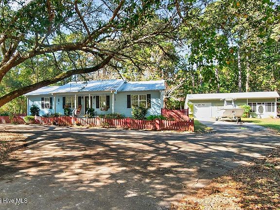 5th image of 1109 Middle Sound Loop Road