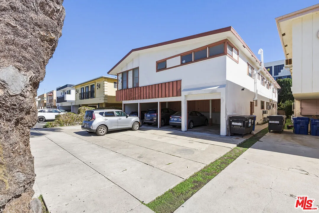 1 bed, 1.0 bath, $2,100 — Photo 2