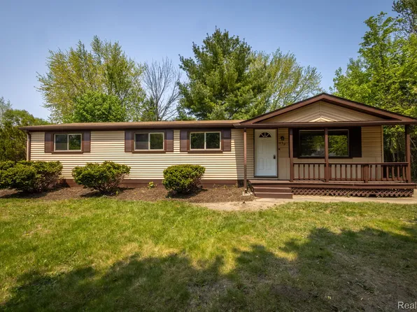 420 6th St, Marysville, MI 48040