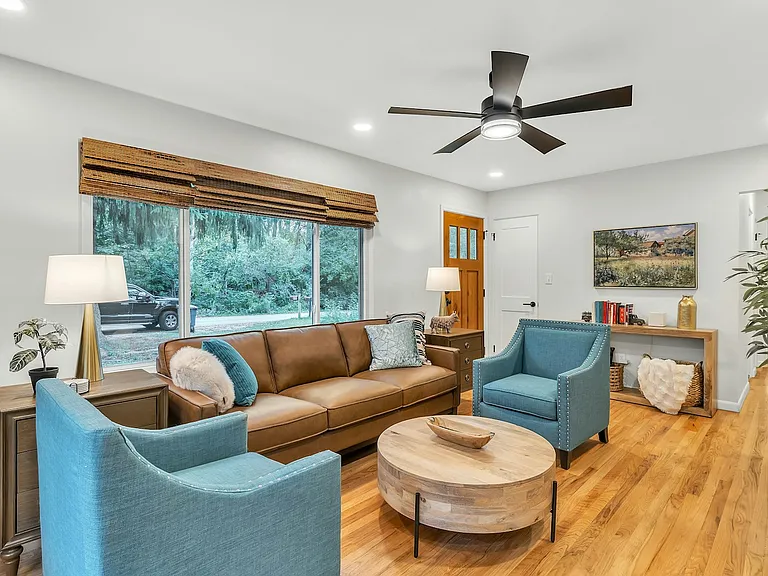 415 Barber Ave — Photo 1