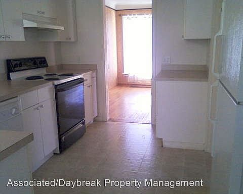 2nd image of 3401 1/2 W Yakima Ave
