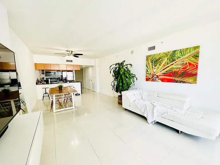 1750 N Bayshore Dr #1706 — Photo 6