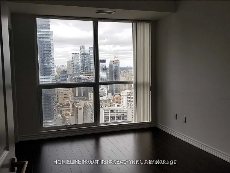 386 Yonge St #3402 — Photo 3