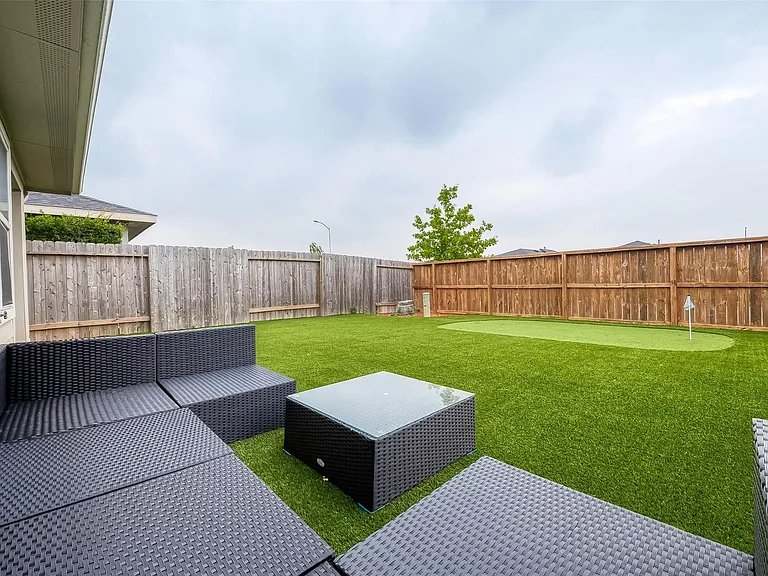 2919 Stamford Hill Ln — Photo 2