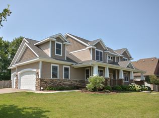 8892 Whispering Oaks Trl, Shakopee, MN 55379