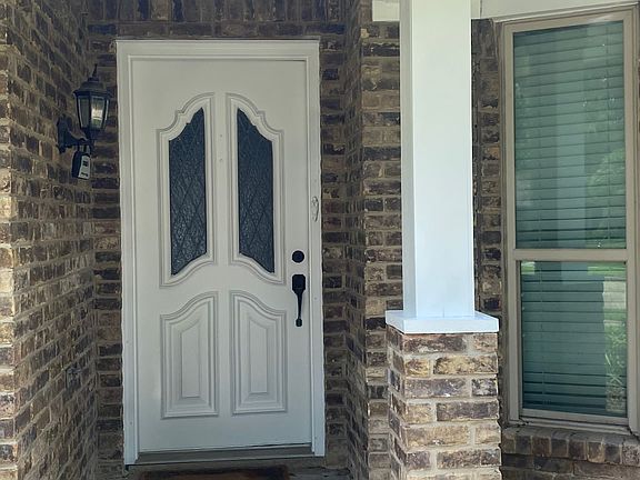 2nd image of 1609 Geneva Ln
