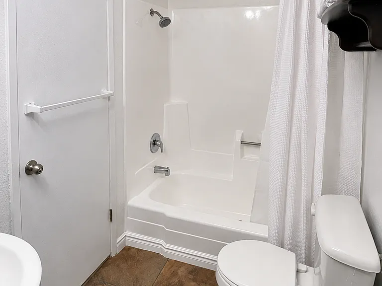 1270 Cabrillo Park Dr #B — Photo 13