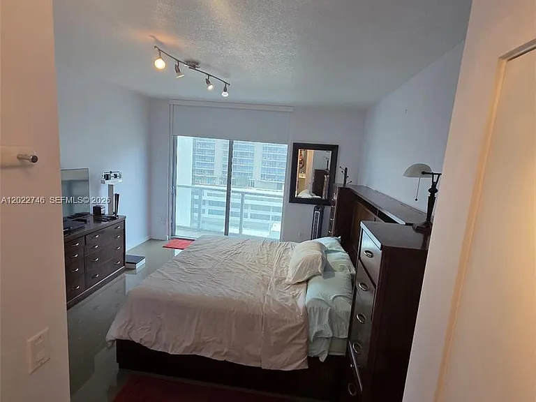 1060 Brickell Ave #2201 — Photo 22