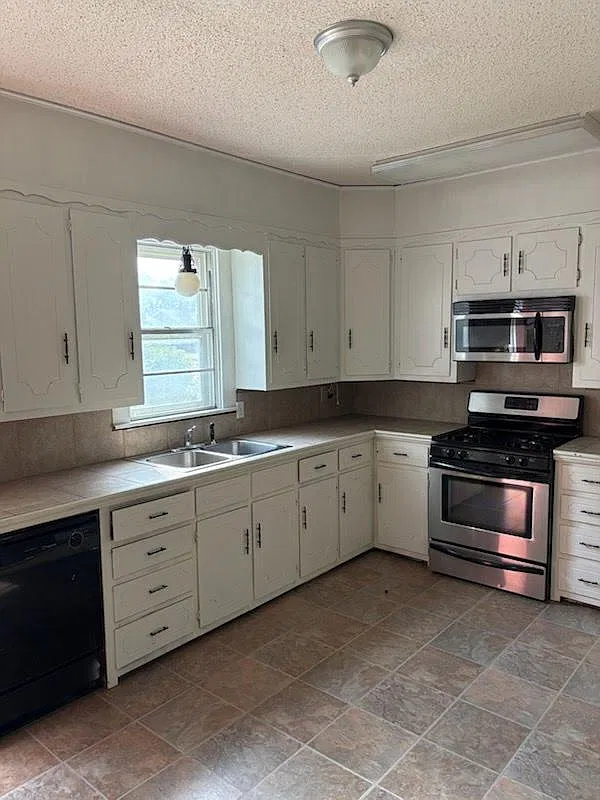 3 bed, 1352 sqft, $1,700 — Photo 4