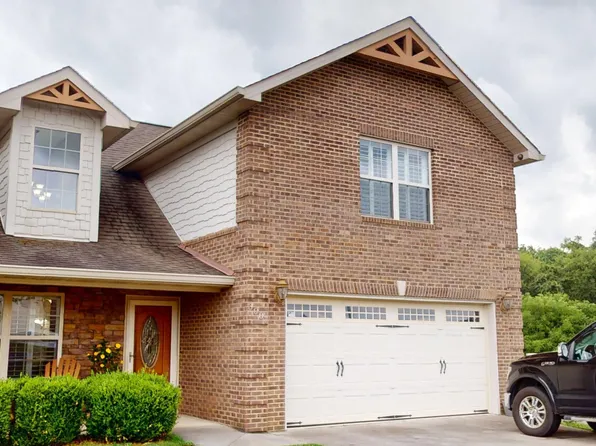 3007 Villa Creekside Dr, Dandridge, TN 37725