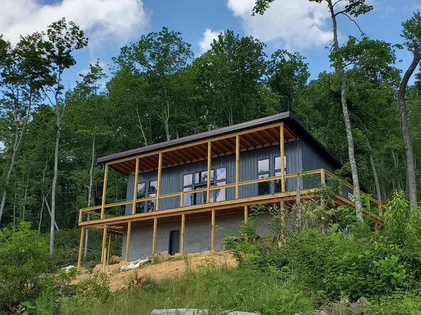 5687 Hayters Gap Rd, Saltville, VA 24370