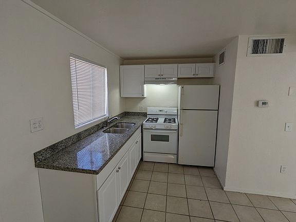 4th image of 1890 S Walnut Ave APT 3