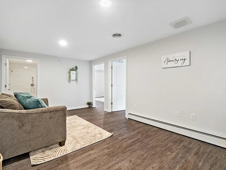 3527 Vienna St #6 — Photo 11