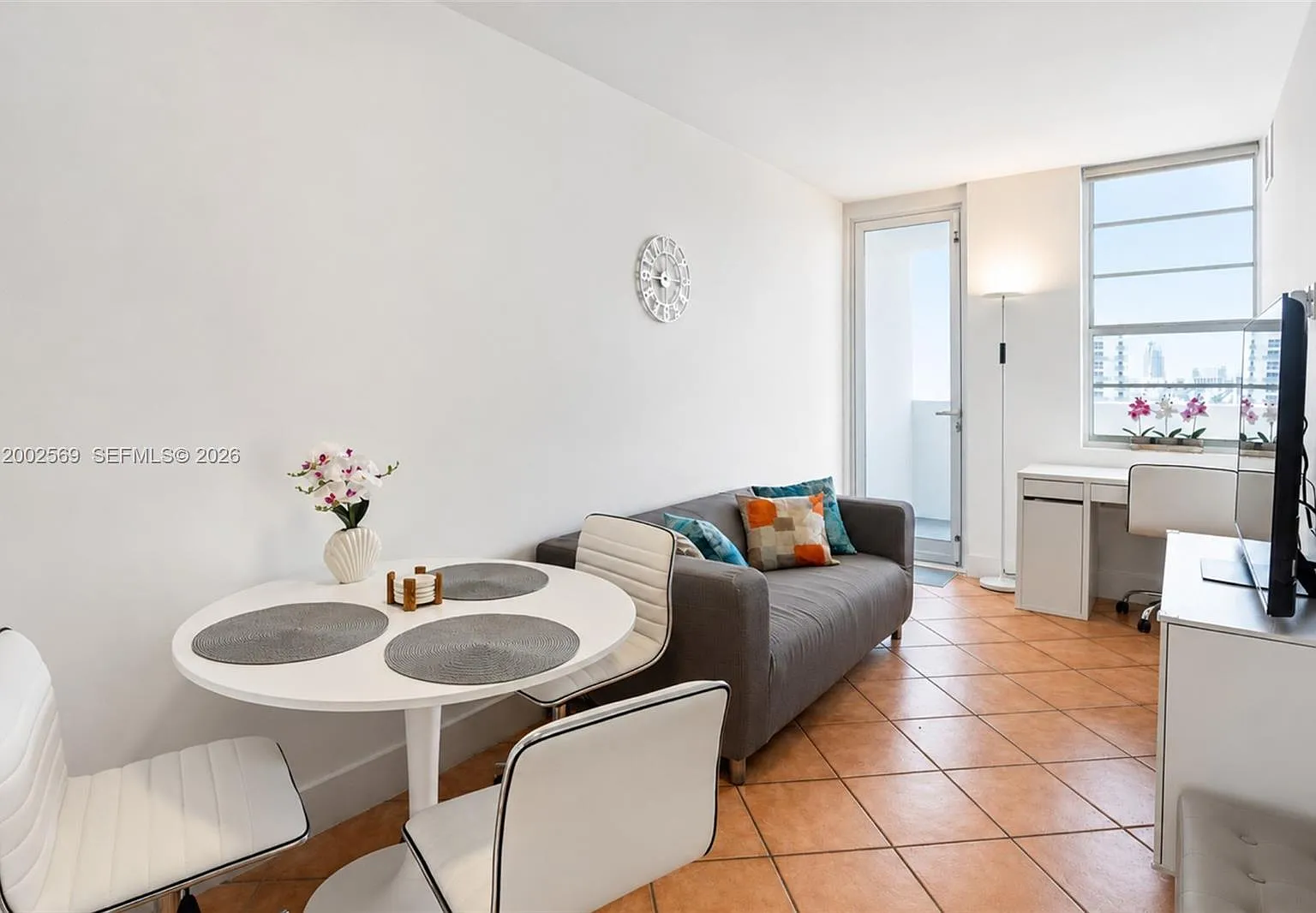 The Decoplage Condo — Photo 2