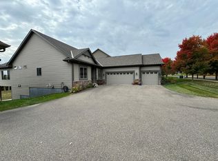 323 Brickyard Dr, Chaska, MN 55318