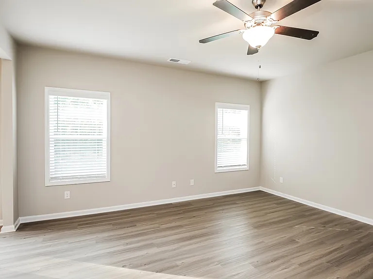 3322 SE Alder Ct — Photo 4